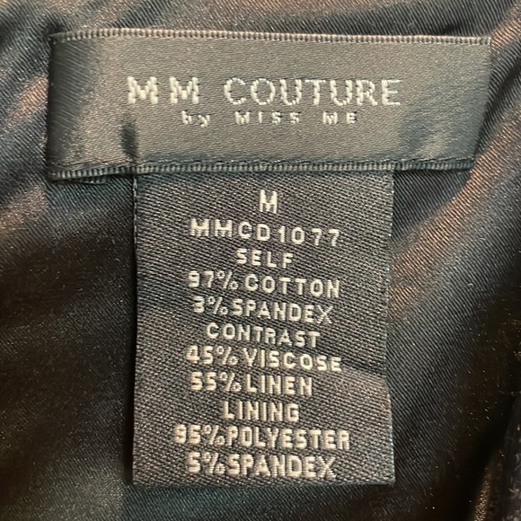 Little Black MM Couture dress with textured flowers and pockets! Size M - Picture 2 of 7